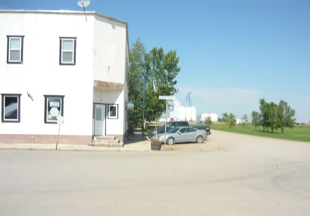 Hotel and grain elevator at Railway Avenue and George Street